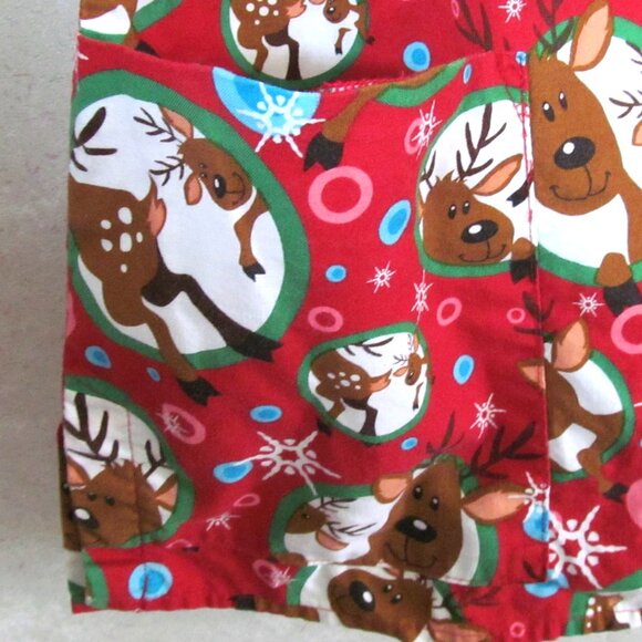 Scrub top winter theme - Picture 2 of 10